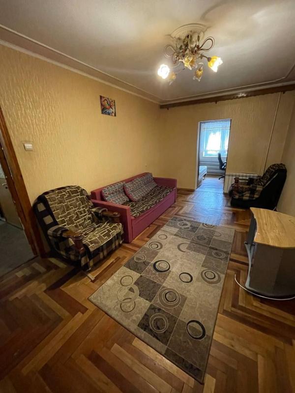 Long term rent 4 bedroom-(s) apartment Niutona Street 115-1