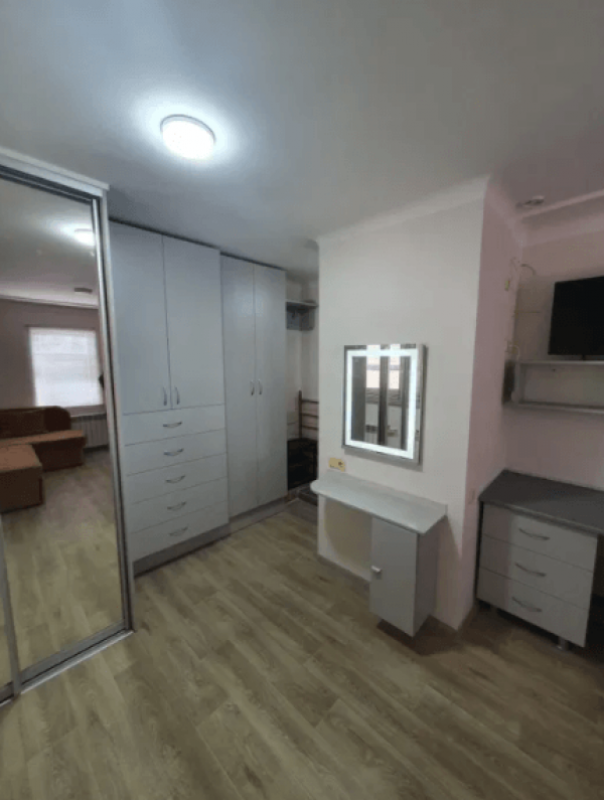 Long term rent 1 bedroom-(s) apartment Byron Avenue (Heroiv Stalinhrada Avenue) 103