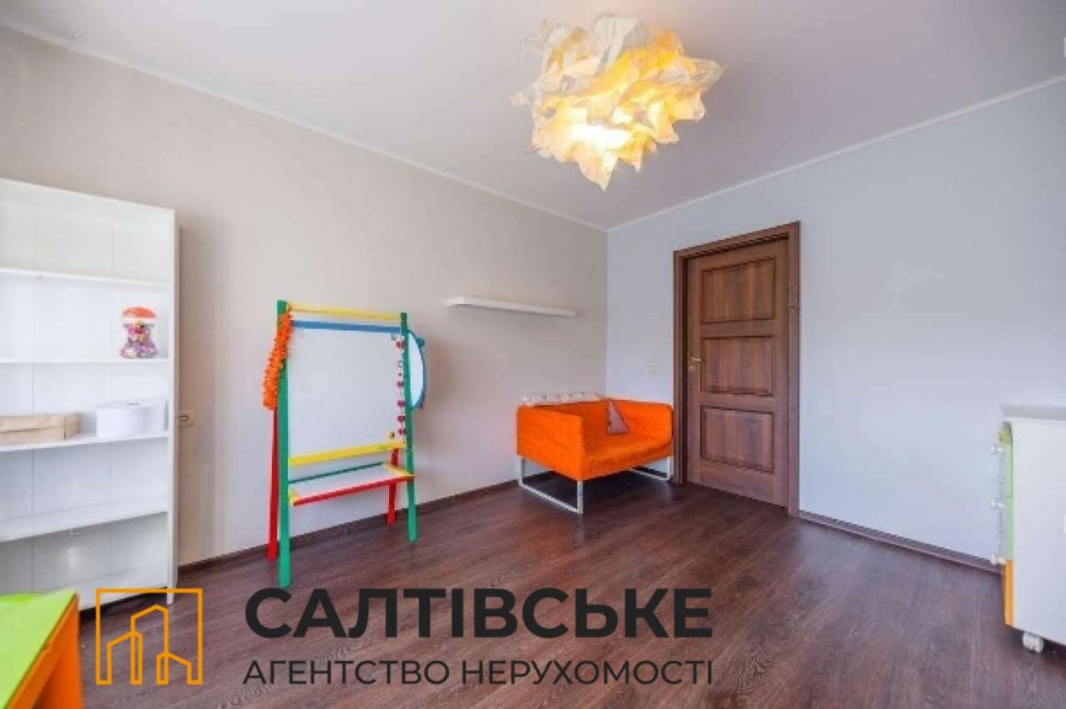 Продаж 3 кімнатної квартири 67 кв. м, Академіка Павлова вул. 160г