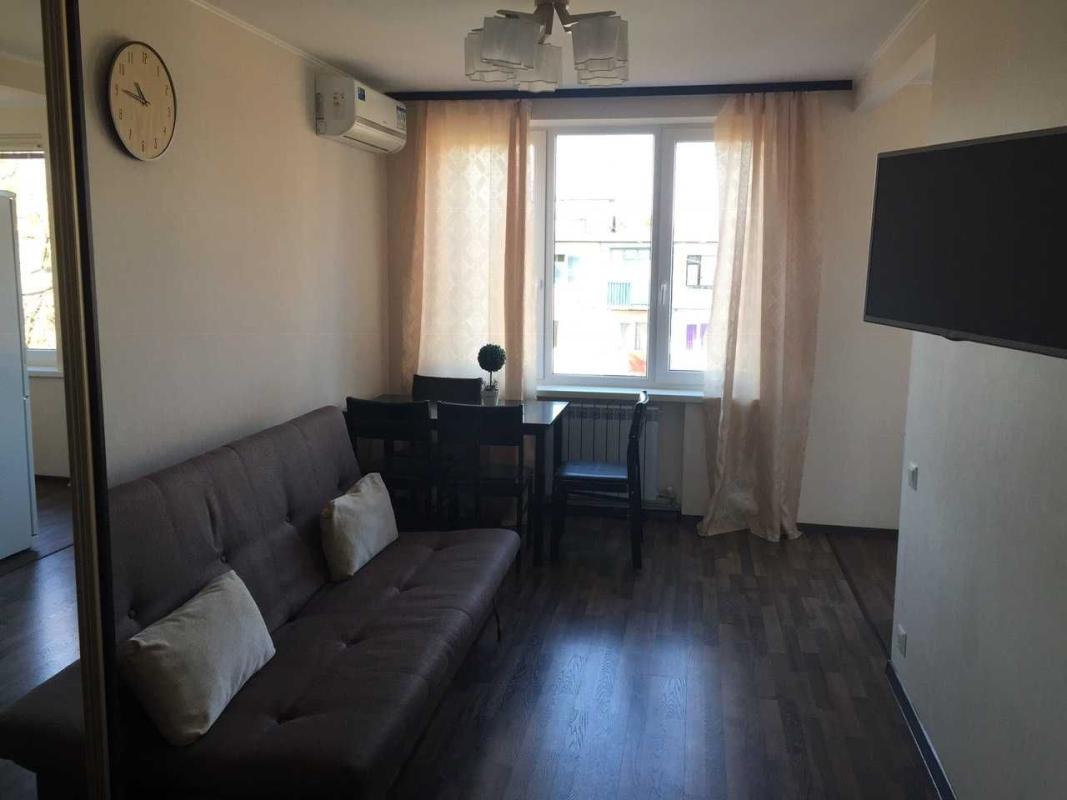 Sale 3 bedroom-(s) apartment 60 sq. m., Kosmonavtiv Street 5а