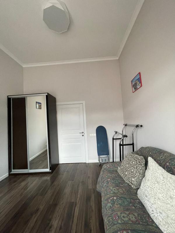 Long term rent 3 bedroom-(s) apartment Vozdvyzhenska Street 34