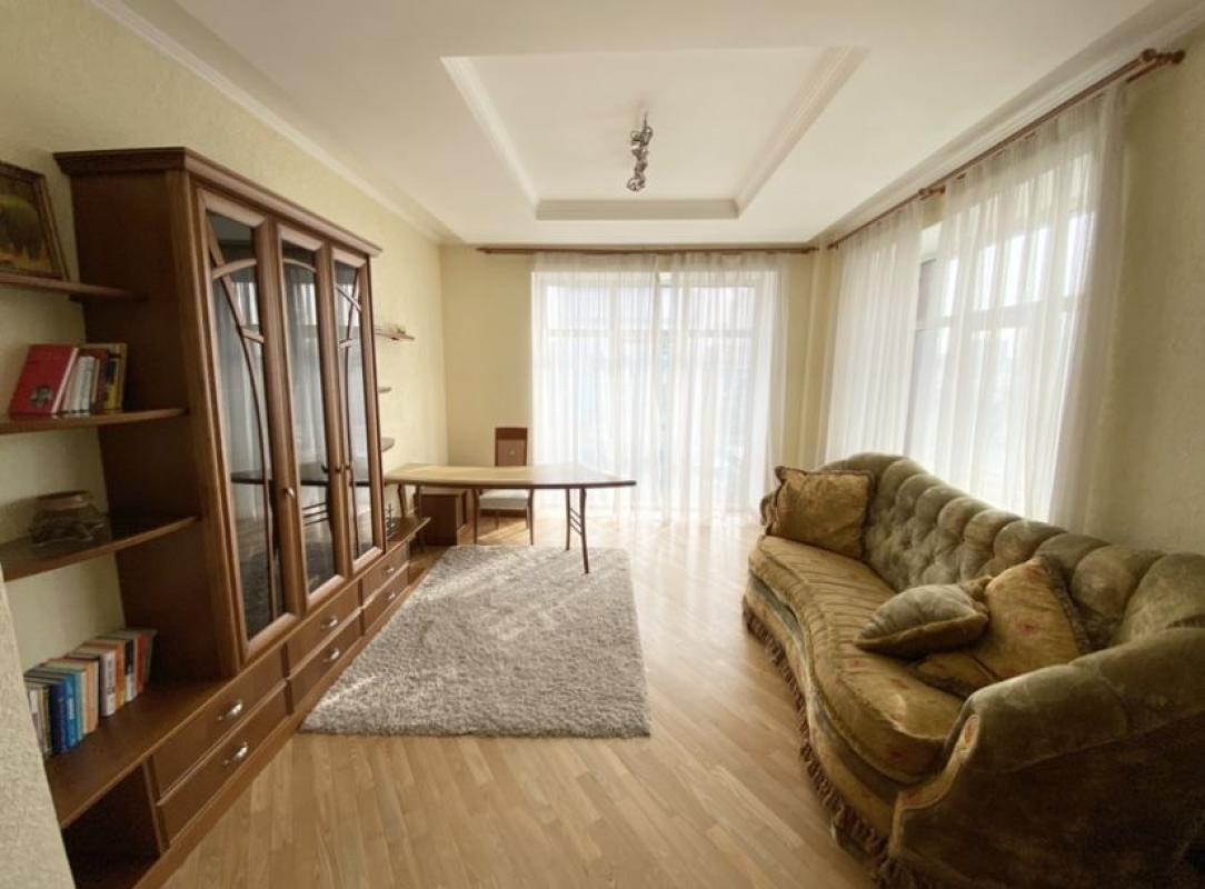 Long term rent 3 bedroom-(s) apartment Panasa Myrnoho Street 10