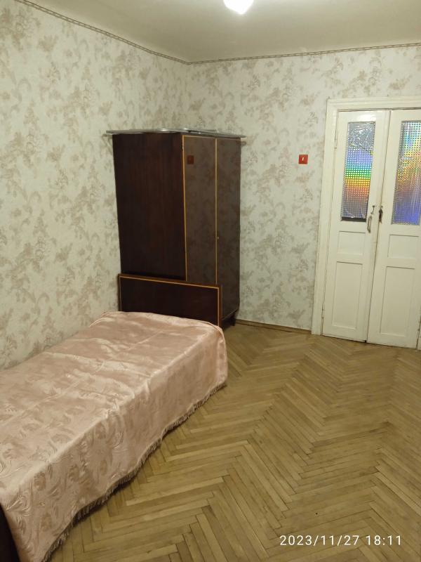 Sale 3 bedroom-(s) apartment 57 sq. m., Kyrylivska Street (Frunze Street) 127а