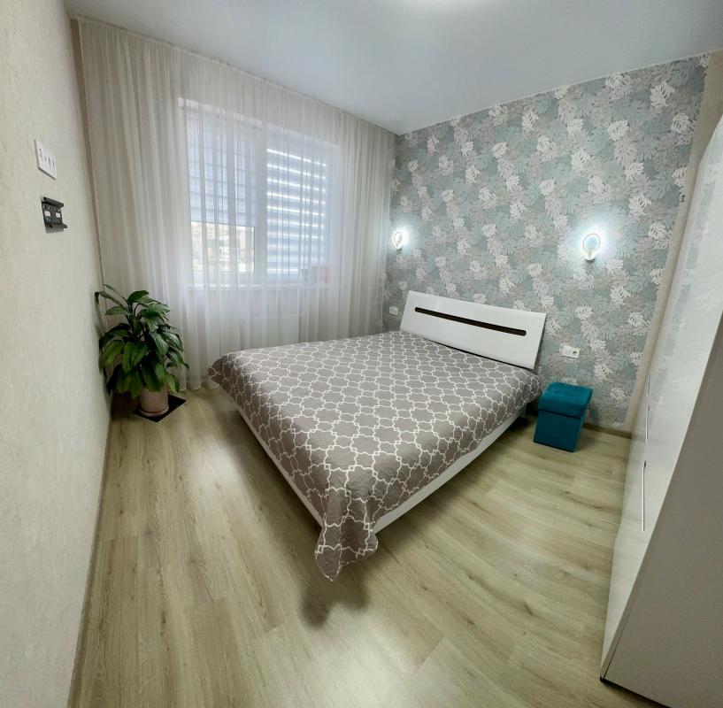 Продаж 2 кімнатної квартири 61 кв. м, Ревуцького вул. 40В