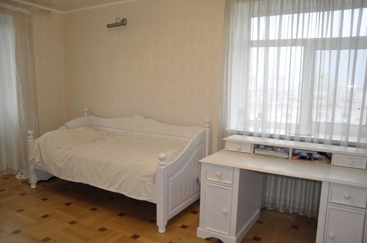 Продажа 4 комнатной квартиры 145 кв. м, Тростянецкая ул. 49