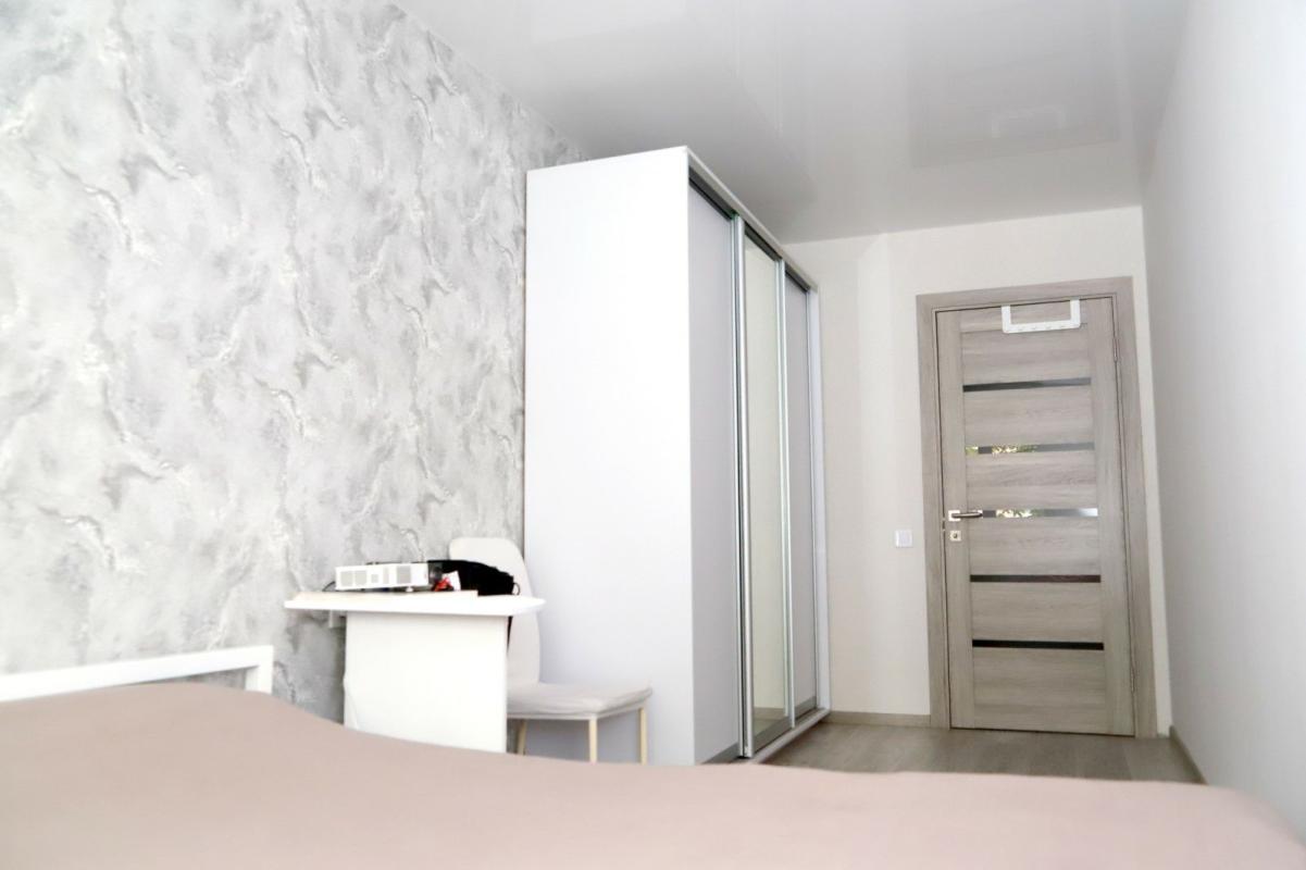 Sale 3 bedroom-(s) apartment 56 sq. m., Holosiivskyi Avenue (40-richchia Zhovtnia Avenue) 46а