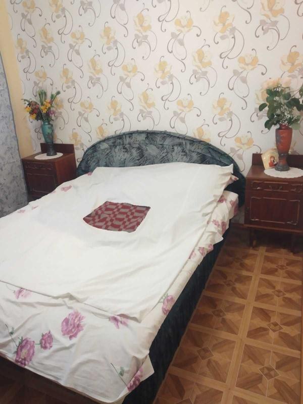 Long term rent 3 bedroom-(s) apartment Natalii Uzhvii Street 92