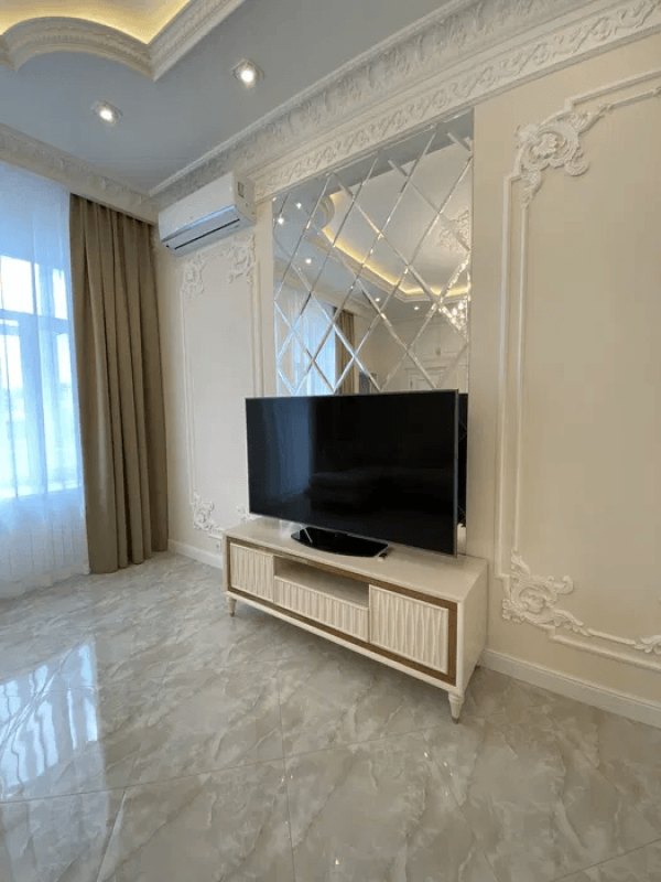 Long term rent 3 bedroom-(s) apartment Spaska Street 6а