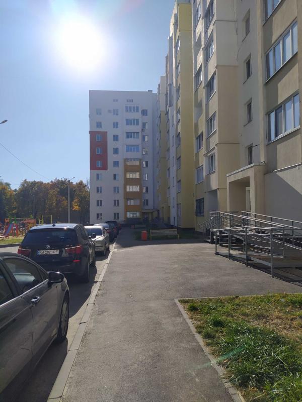 Продаж 2 кімнатної квартири 57 кв. м, Миру вул. 25