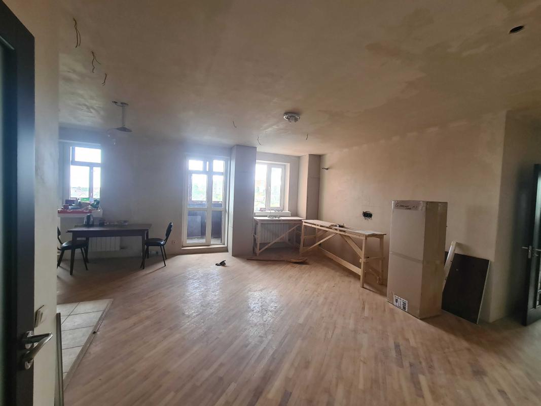 Sale 3 bedroom-(s) apartment 107 sq. m., Oleksiyivska Street 1б