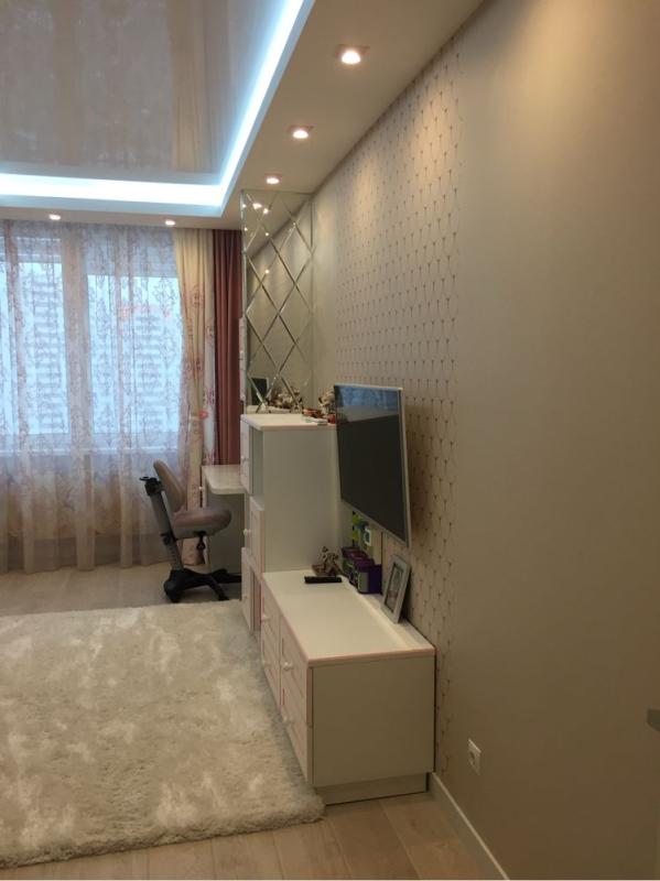 Sale 4 bedroom-(s) apartment 104 sq. m., Dragomanova Street 4а