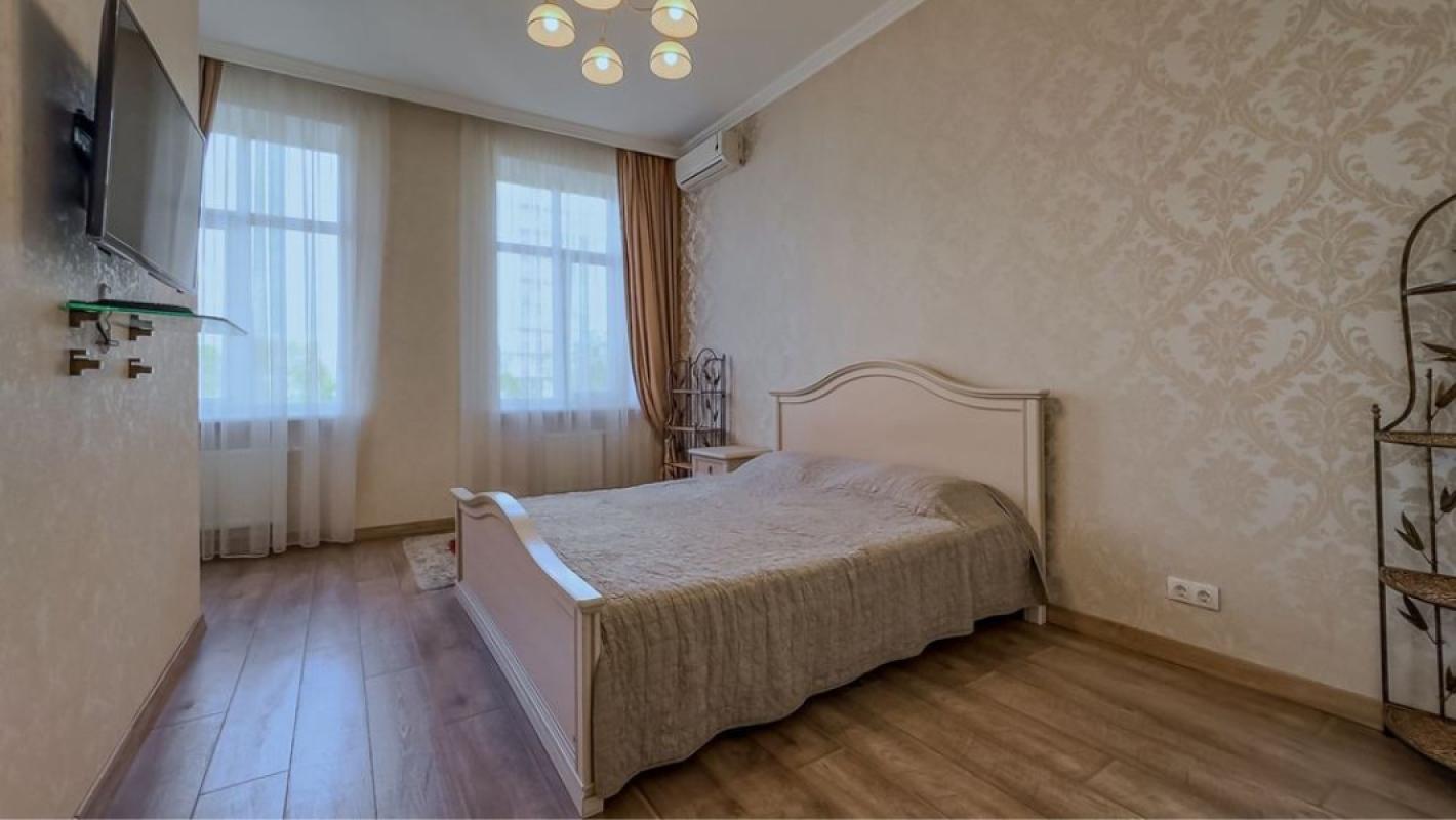 Long term rent 3 bedroom-(s) apartment Dmytrivska Street 66а