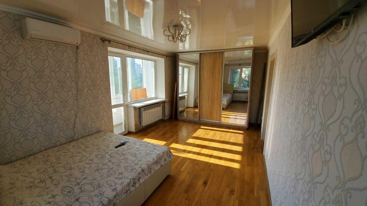 Sale 1 bedroom-(s) apartment 32 sq. m., Dehtiarivska Street 9