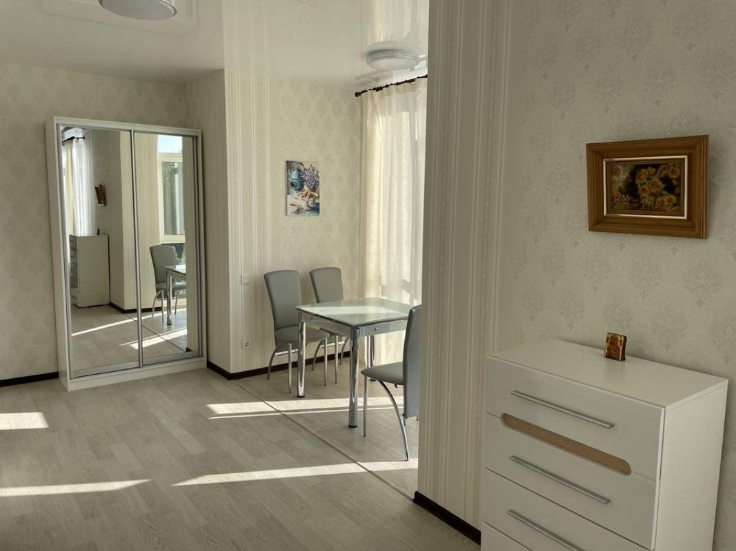 Sale 1 bedroom-(s) apartment 36 sq. m., Liubomyra Huzara Avenue (Kosmonavta Komarova Avenue)