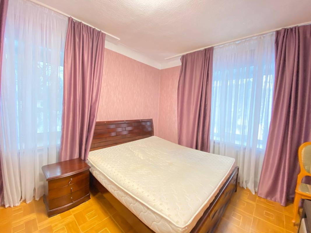 Long term rent 3 bedroom-(s) apartment Danylevskoho Street 33