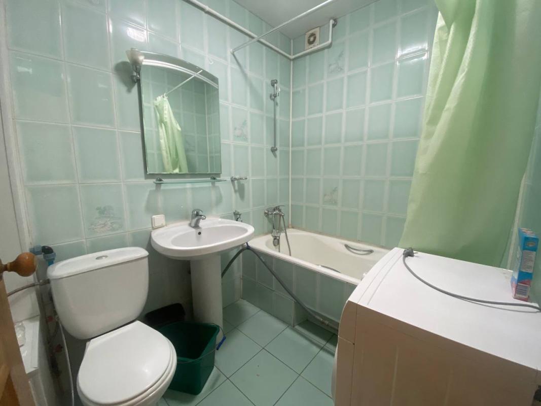 Long term rent 3 bedroom-(s) apartment Danylevskoho Street 33