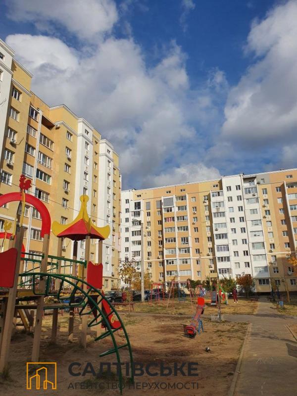 Продаж 2 кімнатної квартири 60 кв. м, Драгоманова вул. 6Б