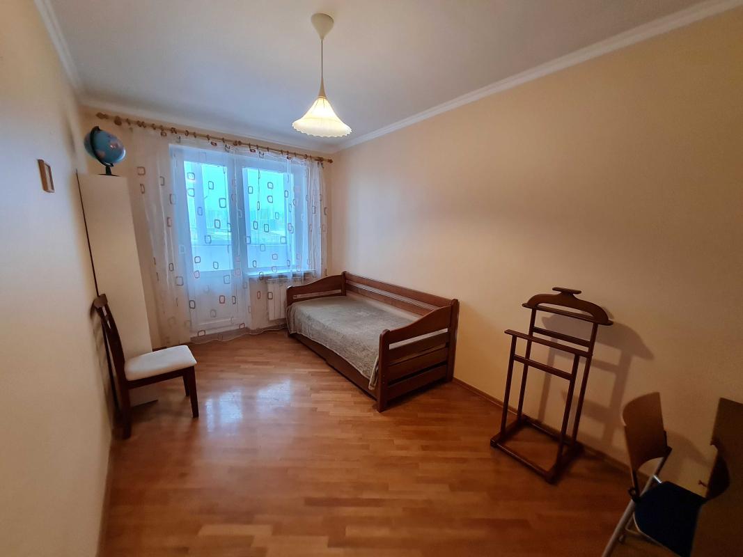 Long term rent 4 bedroom-(s) apartment Tatarska Street 3/2