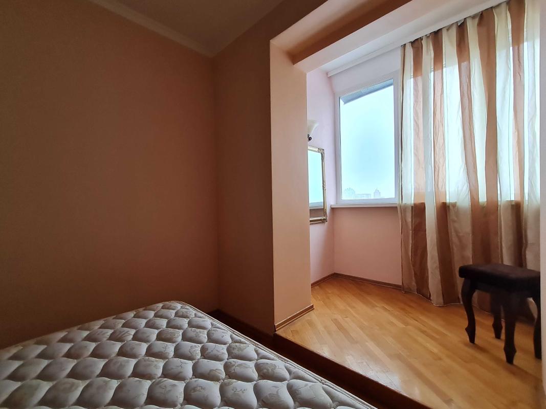 Long term rent 4 bedroom-(s) apartment Tatarska Street 3/2