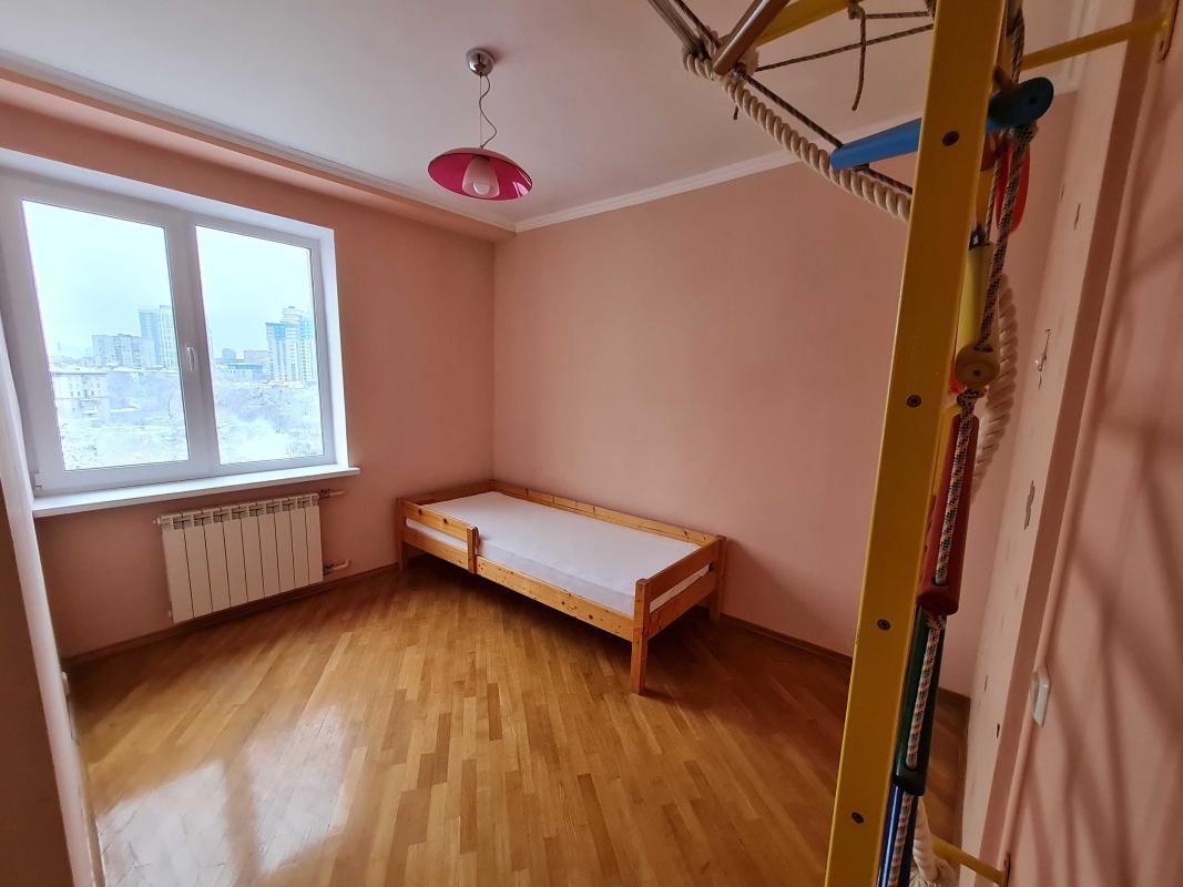 Long term rent 4 bedroom-(s) apartment Tatarska Street 3/2