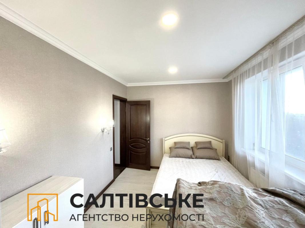 Продаж 2 кімнатної квартири 77 кв. м, Гвардійців-Широнінців вул. 30