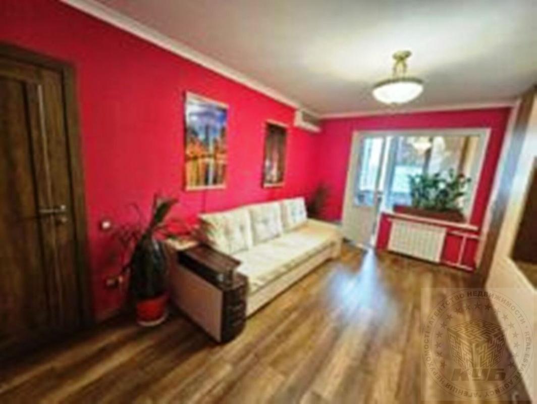 Продаж 3 кімнатної квартири 75 кв. м, Чорнобильська вул. 21