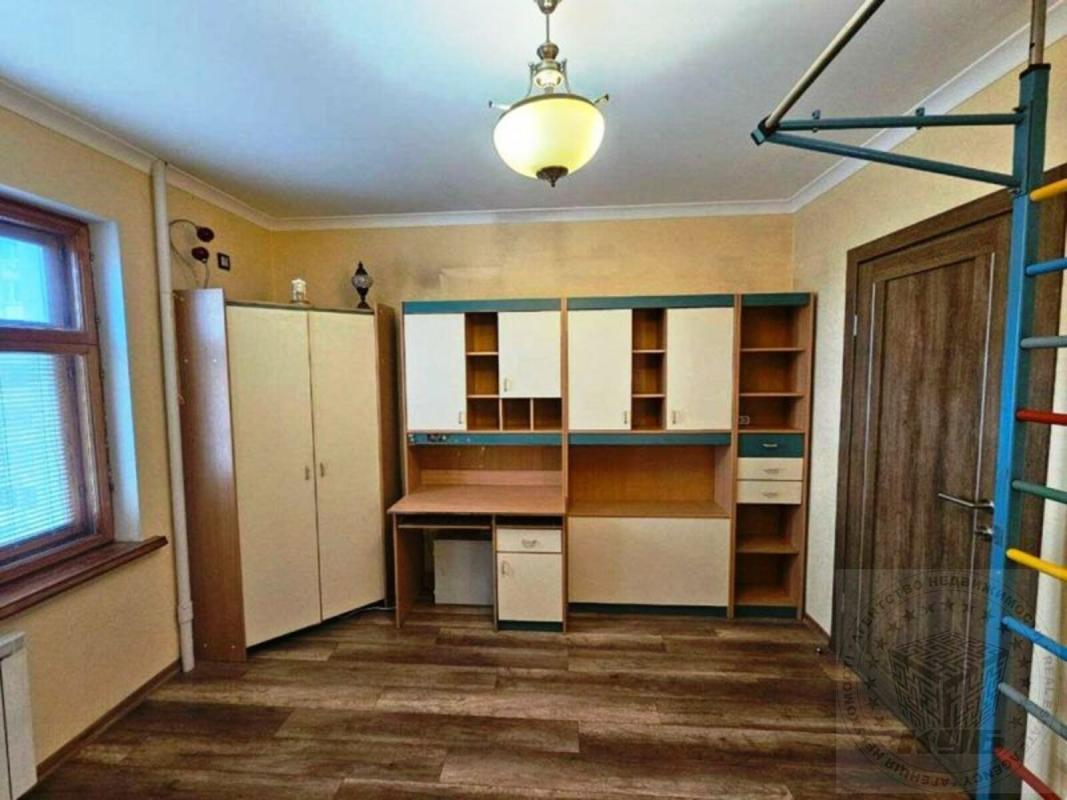 Продаж 3 кімнатної квартири 75 кв. м, Чорнобильська вул. 21