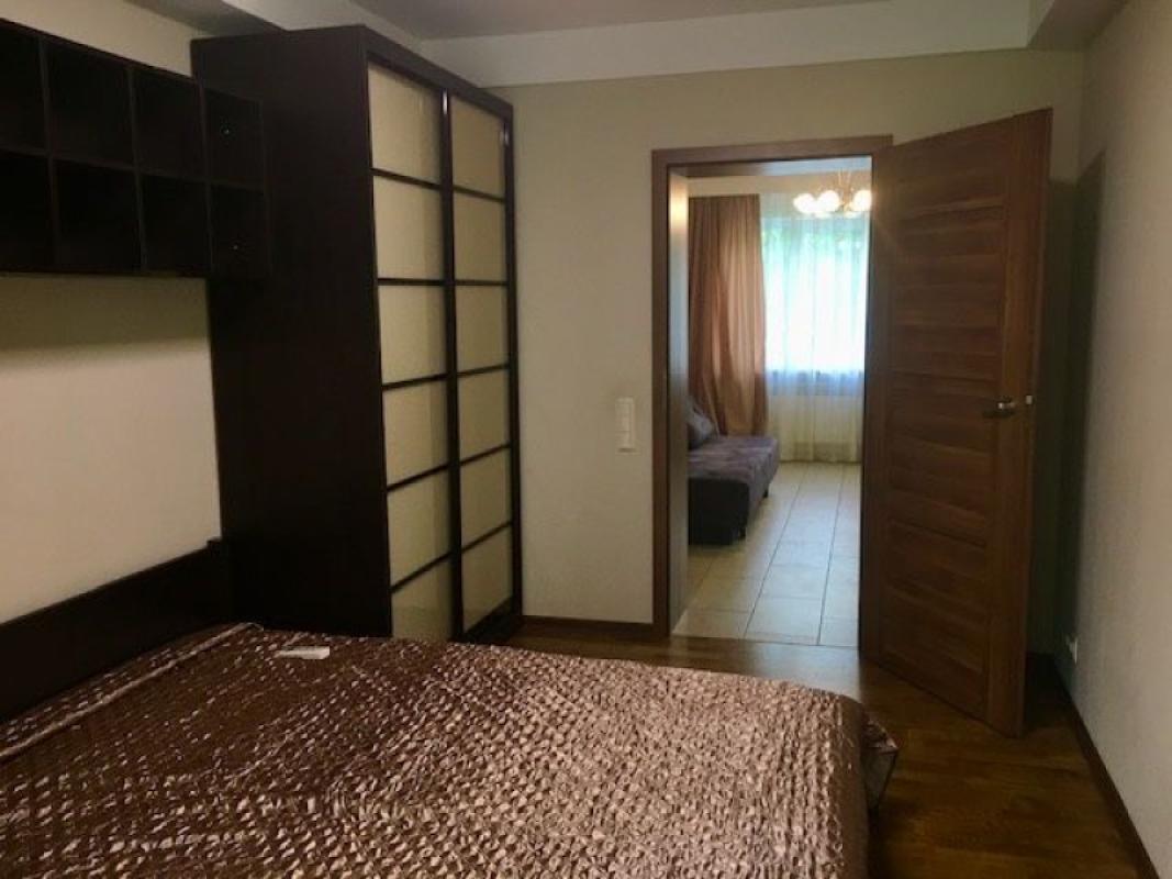 Long term rent 2 bedroom-(s) apartment Bohdana Khmelnytskoho Street 88-92