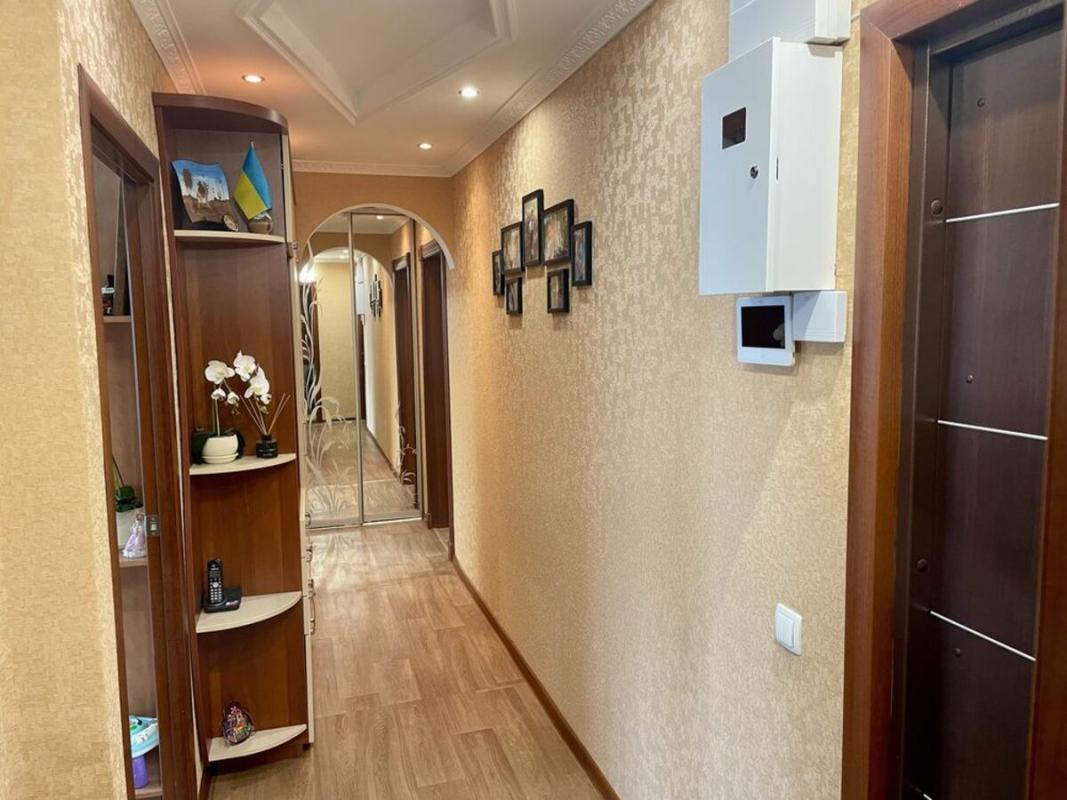 Продаж 3 кімнатної квартири 67 кв. м, Композитора Лятошинського вул. 18