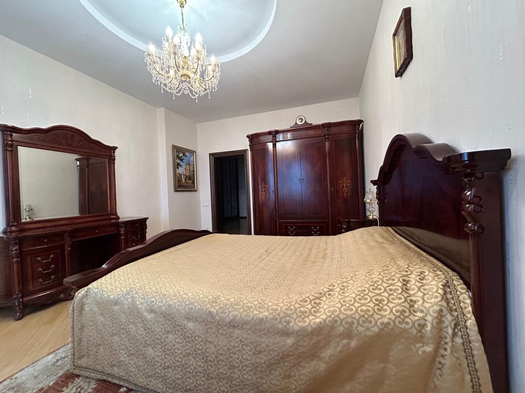 Sale 3 bedroom-(s) apartment 160 sq. m., Moldovska Street (Moldavska Street) 2