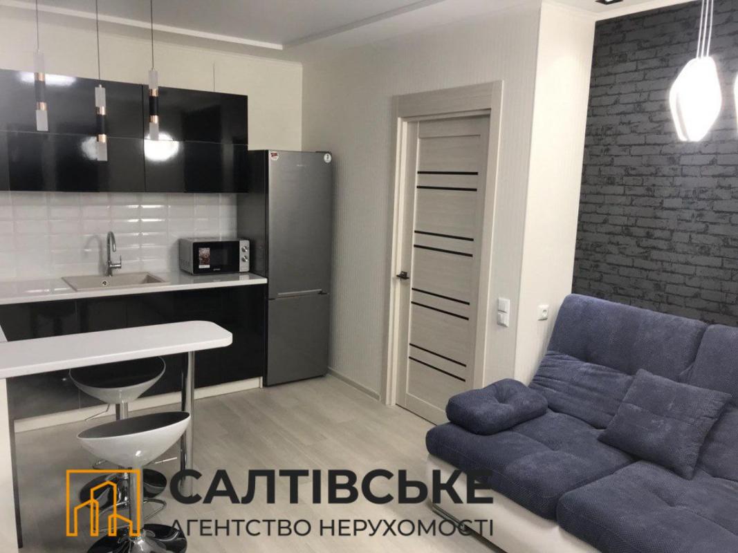 Продаж 1 кімнатної квартири 40 кв. м, Драгоманова вул. 8