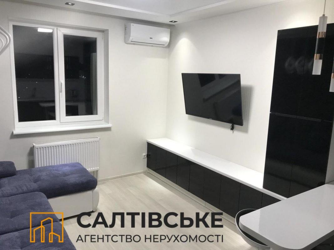 Продаж 1 кімнатної квартири 40 кв. м, Драгоманова вул. 8