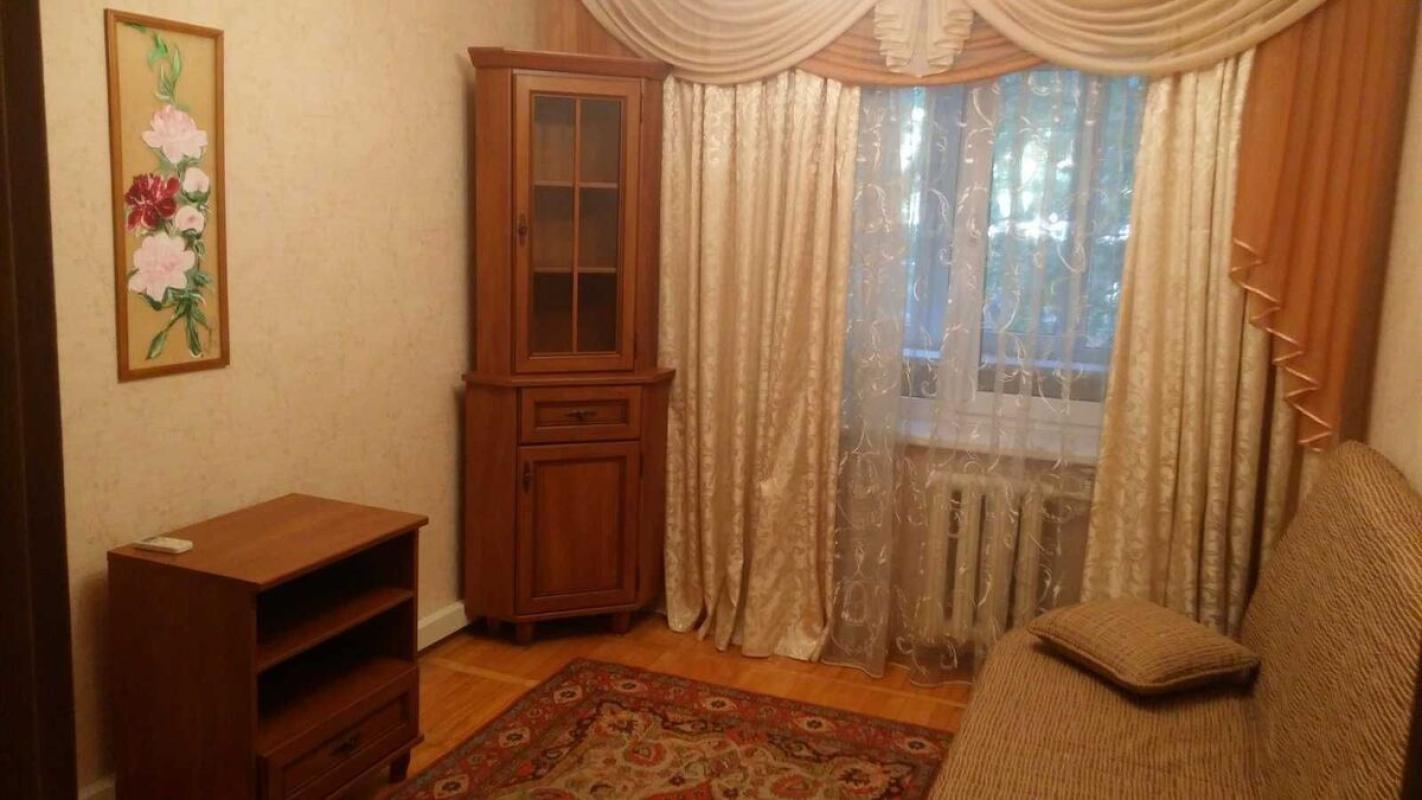 Продаж 3 кімнатної квартири 60 кв. м, Борщагівська вул. 16