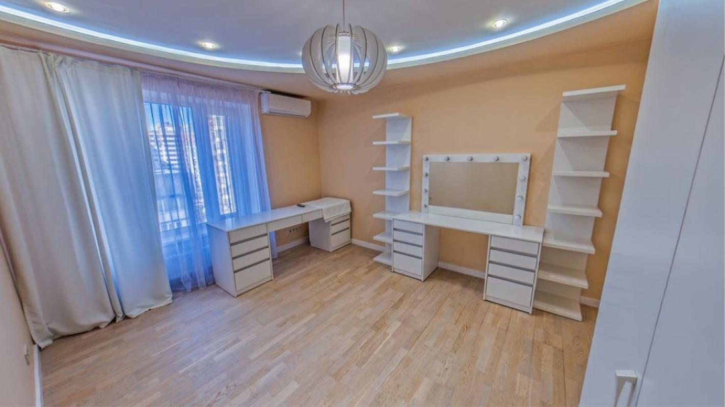 Продажа 5 комнатной квартиры 180 кв. м, Дмитриевская ул. 45