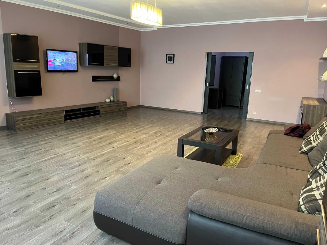 Sale 3 bedroom-(s) apartment 172 sq. m., Yuriia Illienka Street (Melnykova Street) 18б