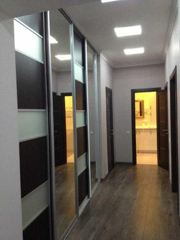 Sale 3 bedroom-(s) apartment 172 sq. m., Yuriia Illienka Street (Melnykova Street) 18б