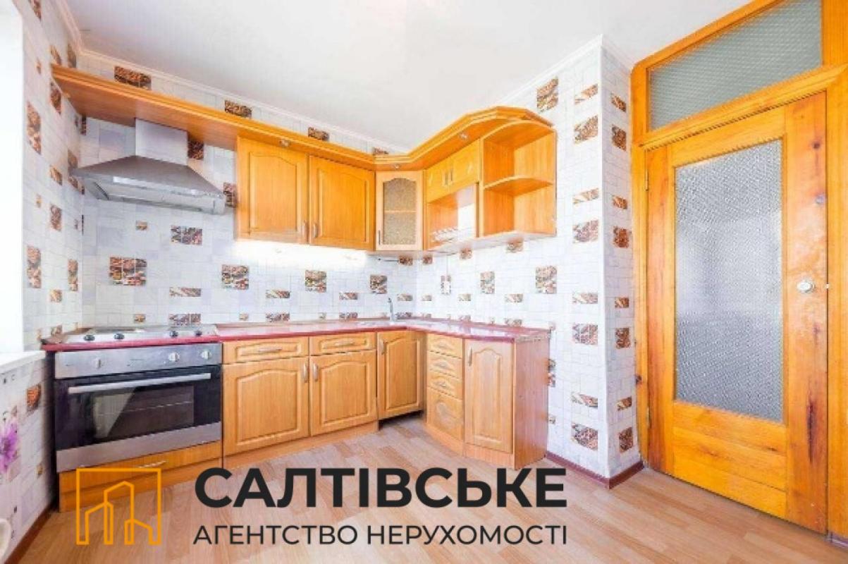 Продажа 3 комнатной квартиры 70 кв. м, Енакиевская ул. 38