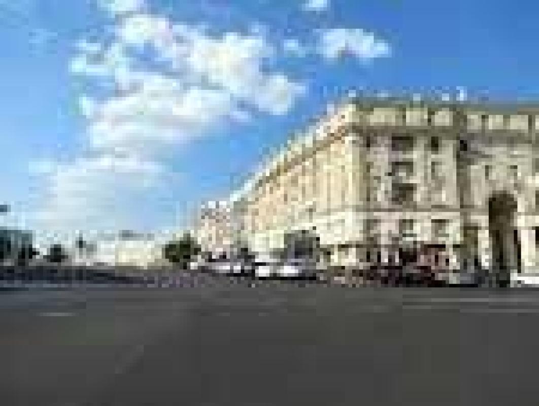 Long term rent 3 bedroom-(s) apartment Konstytutsiyi Square 20