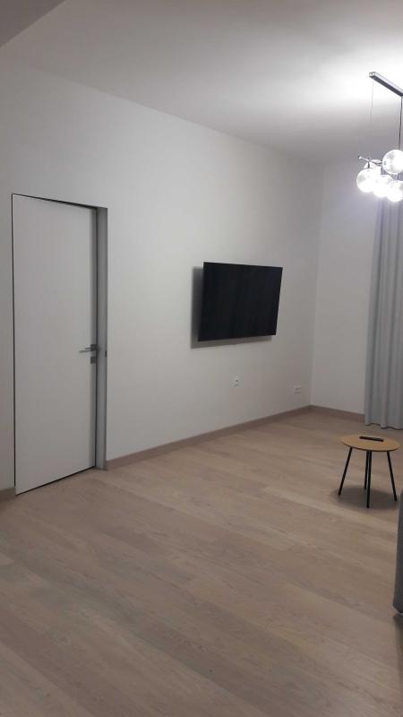 Long term rent 3 bedroom-(s) apartment Konstytutsiyi Square 20