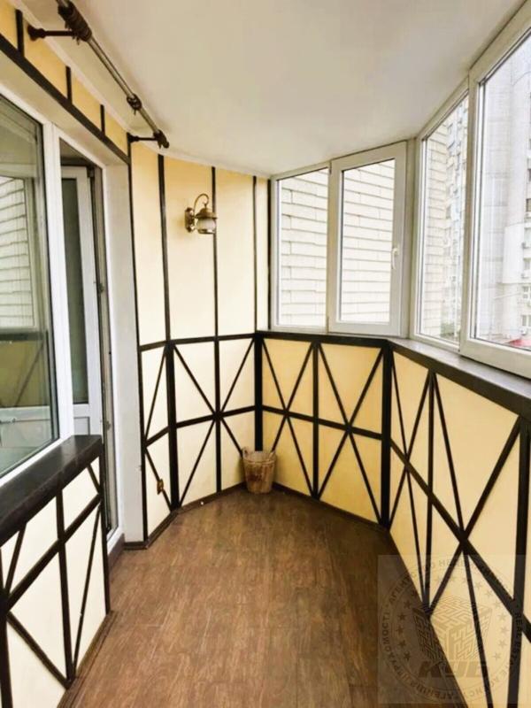 Sale 3 bedroom-(s) apartment 103 sq. m., Smilianska Street 15