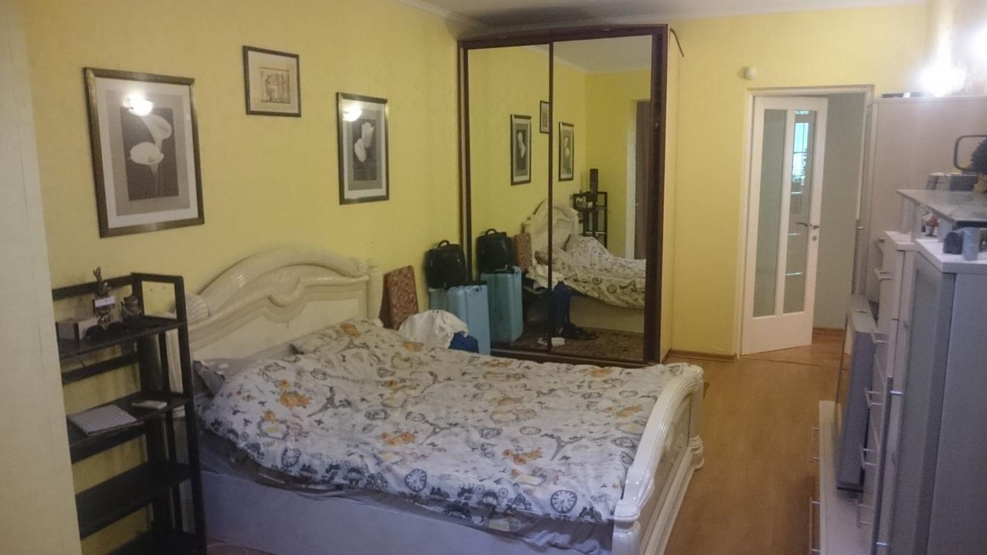 Long term rent 3 bedroom-(s) apartment Staronavodnytska Street 4