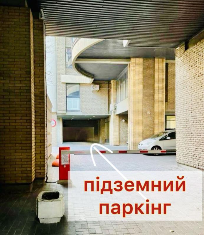 Продаж 3 кімнатної квартири 121 кв. м, Назарівська вул. (Вєтрова) 11