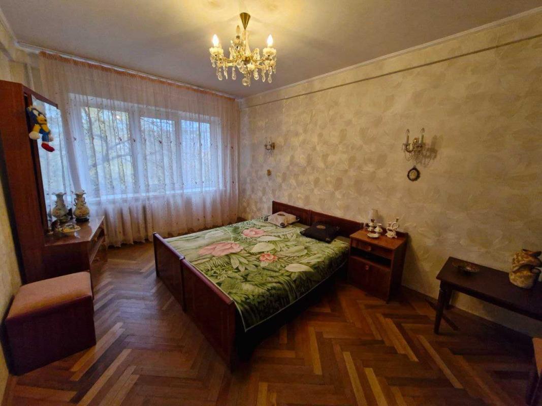 Продаж 3 кімнатної квартири 64 кв. м, Романа Ратушного вул. (Волгоградська) 41