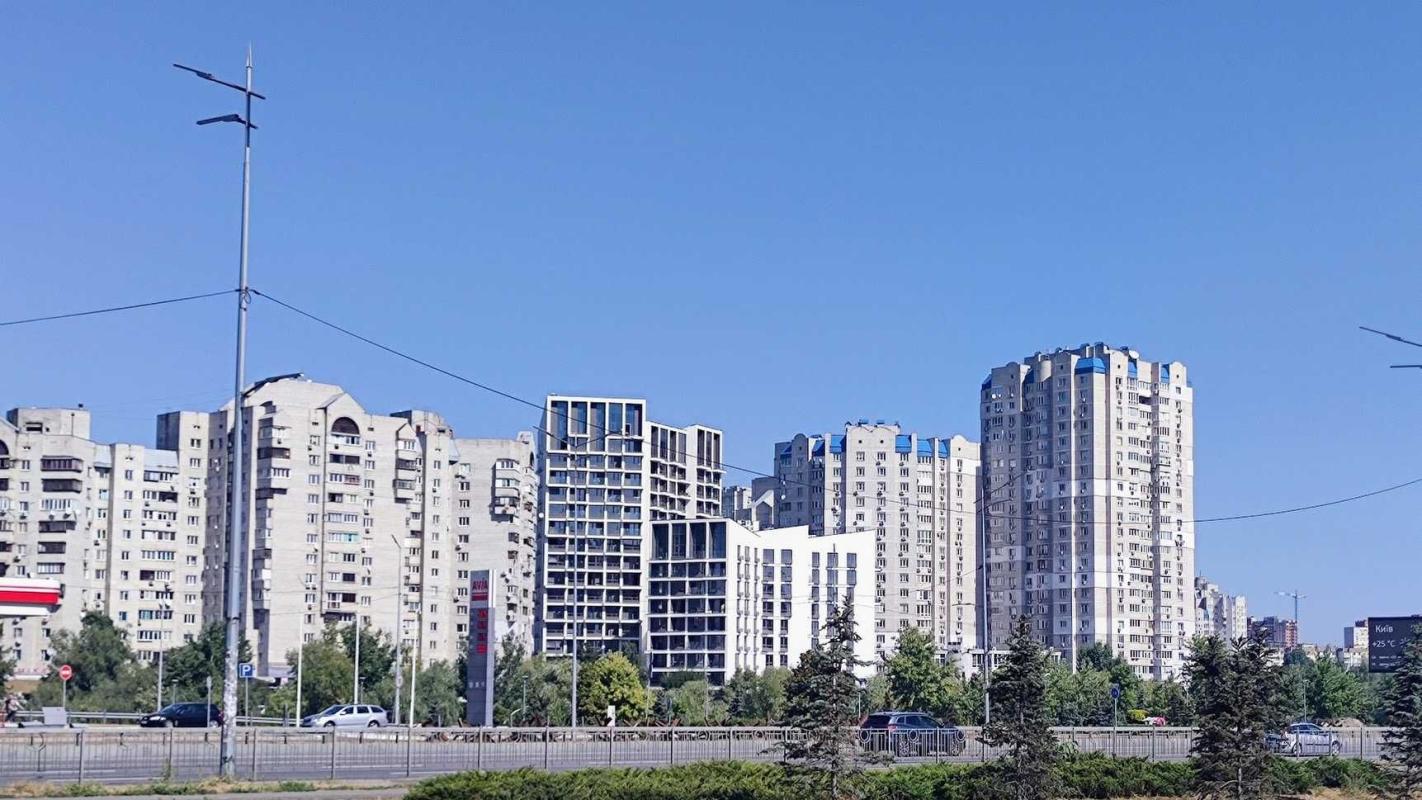 Продаж 1 кімнатної квартири 47 кв. м, Драгоманова вул. 31б