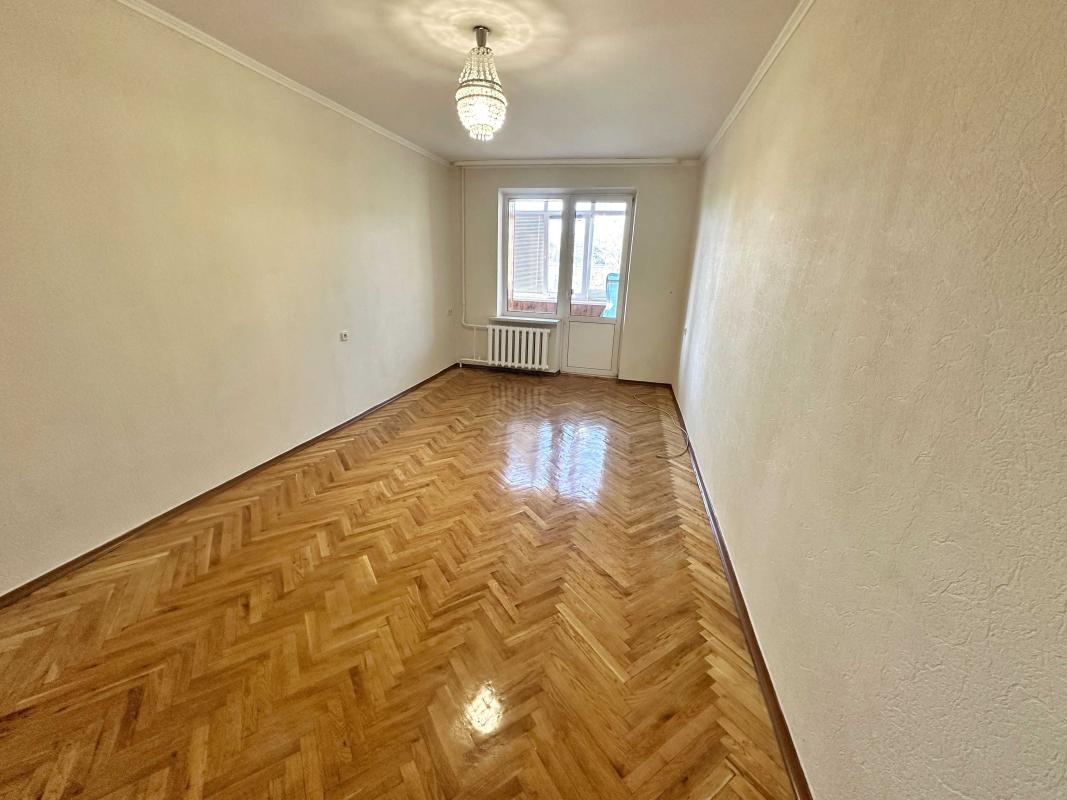 Продажа 3 комнатной квартиры 88 кв. м, Василия Тютюнника ул. (Анри Барбюса) 5б