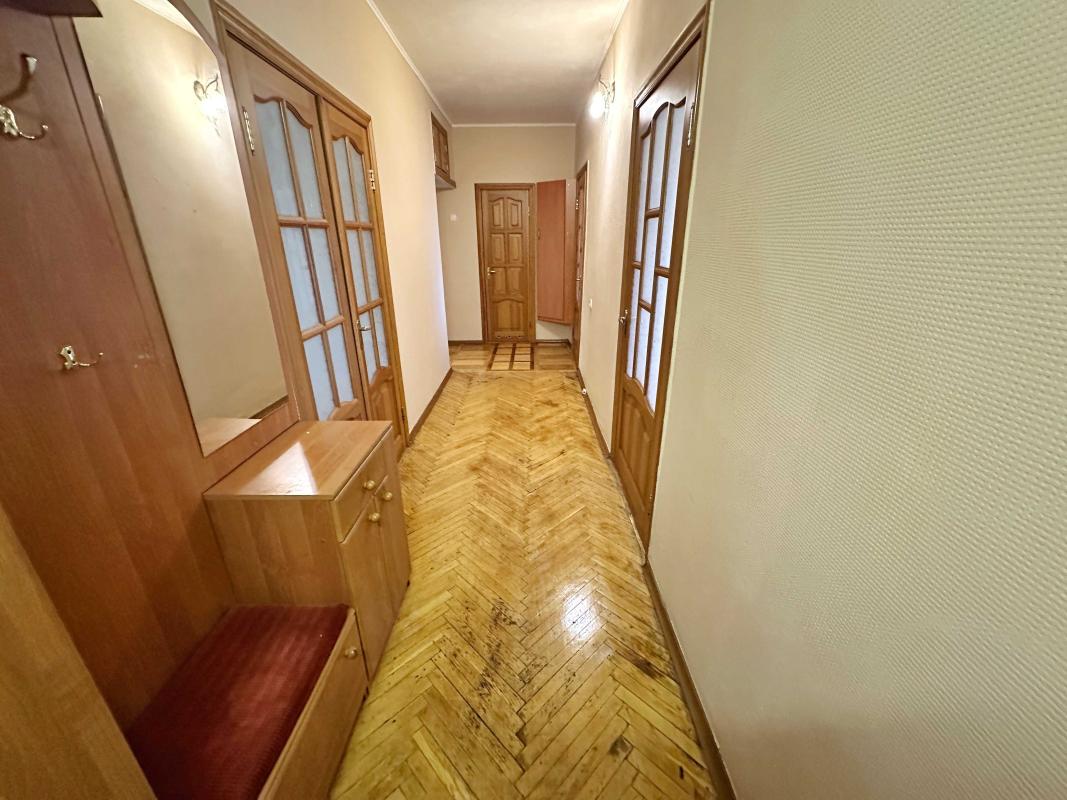 Продажа 3 комнатной квартиры 88 кв. м, Василия Тютюнника ул. (Анри Барбюса) 5б