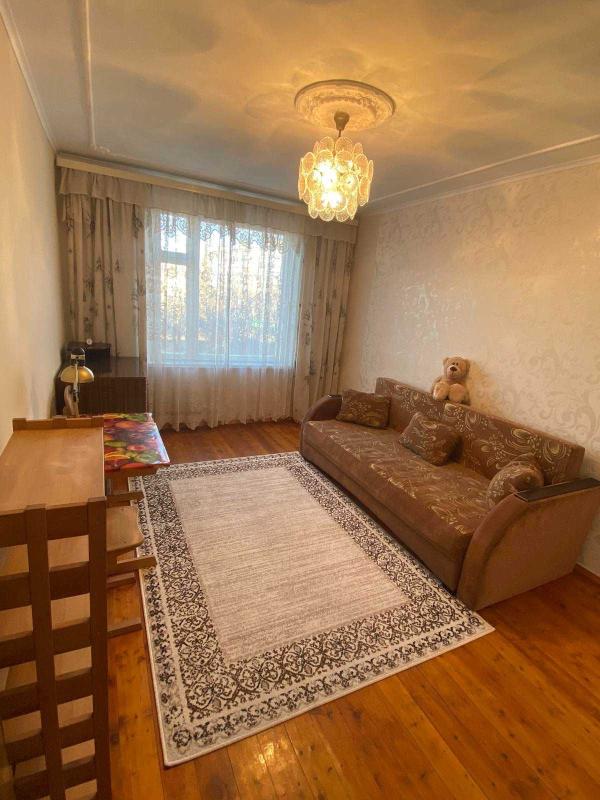 Long term rent 3 bedroom-(s) apartment Traktorobudivnykiv Avenue 63