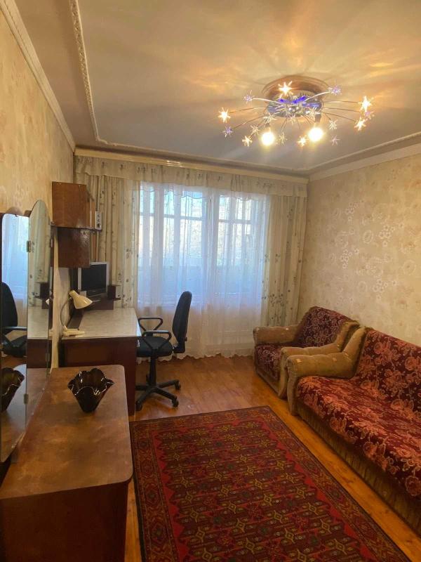 Long term rent 3 bedroom-(s) apartment Traktorobudivnykiv Avenue 63