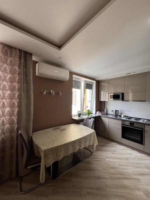 Sale 3 bedroom-(s) apartment 82 sq. m., Niutona Street 108