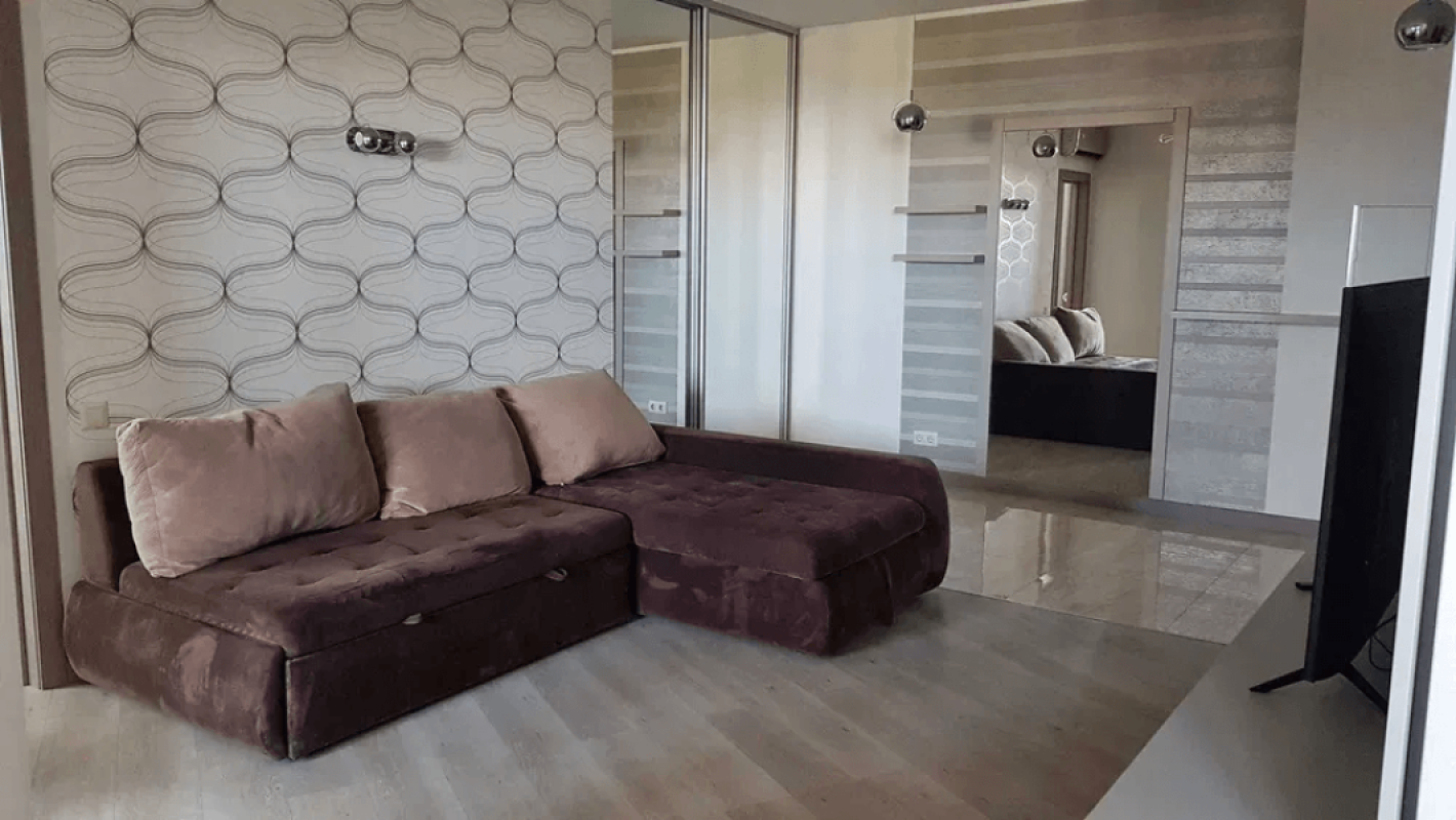 Long term rent 2 bedroom-(s) apartment Aviakonstruktora Ihoria Sikorskoho Street (Tankova Street) 1